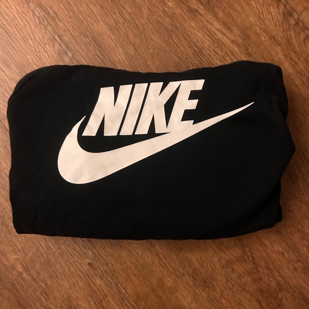Cropped Nike hoddie
